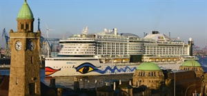 Emma Schweiger christens AIDAprima in Hamburg